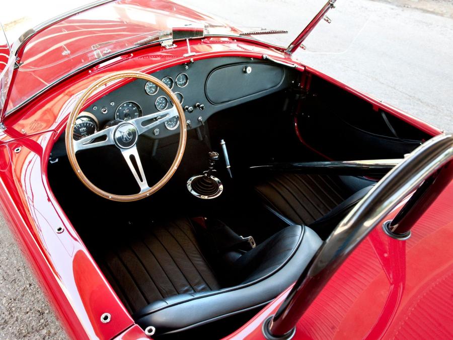 Интерьер Shelby Cobra 289 (Mk II) 1963 года  (фото 43 из 44)